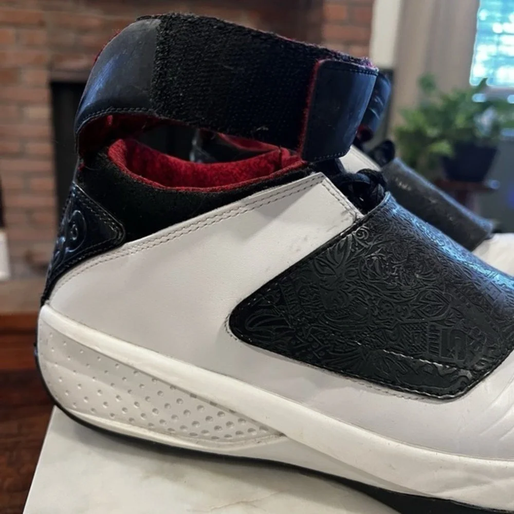 Air Jordan XX 20 OG Playoffs 2005 White Black‎ Red Men's Size 10 Retro Sneakers